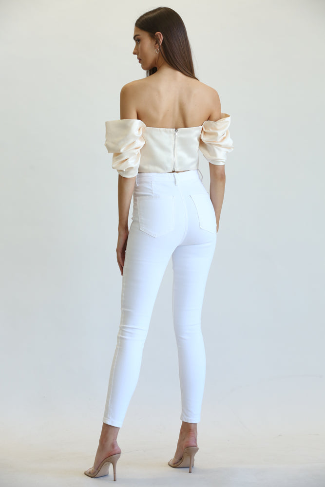 Off the Shoulder Summer Tops – Stylish & Chic for Every Occasion