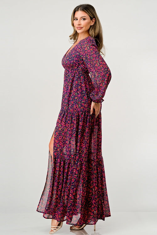 Vestido maxi floral de manga larga con escote en V, falda escalonada y abertura lateral