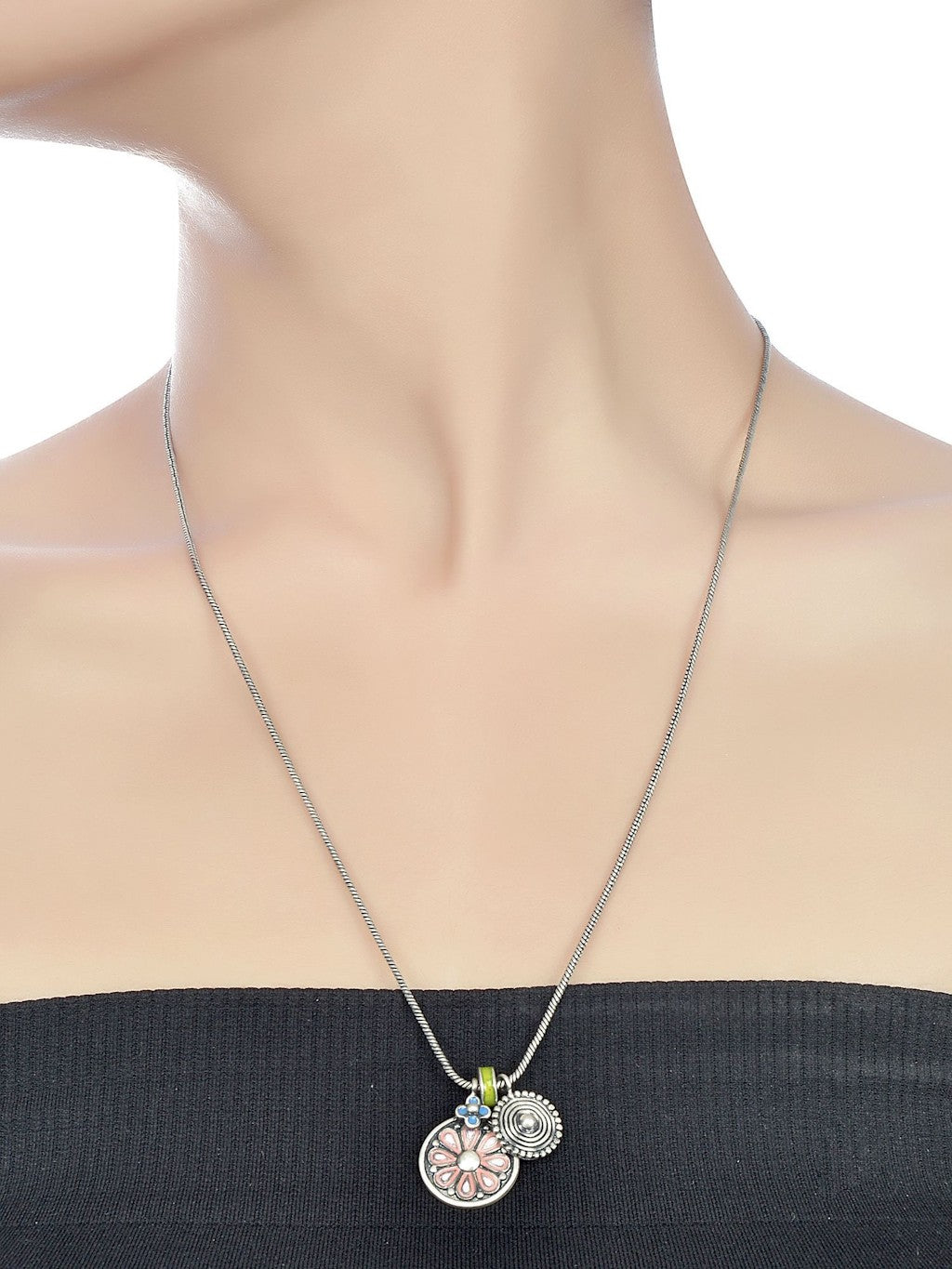 Colgante con dije de moneda de Chandrika