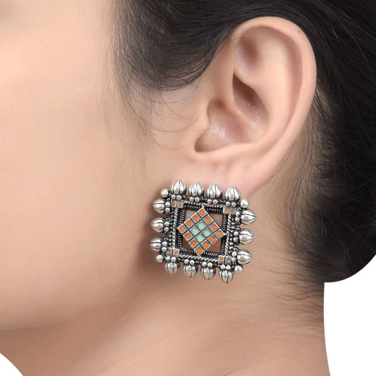 Pendientes de botón cuadrados de Chandrika con esmalte rosa y verde