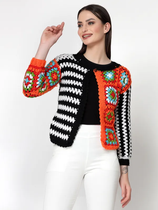 Diseño propio, cuello redondo, mangas tres cuartos, dobladillo acanalado (talla S)